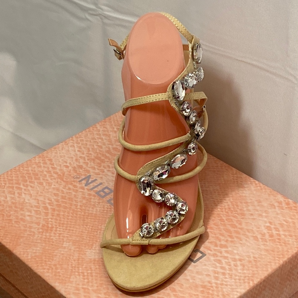 CAPE ROBBIN HEELS WITH ANKLE STRAP   SIZE 10 M COLOR TAUPE NEW IN THE BOX